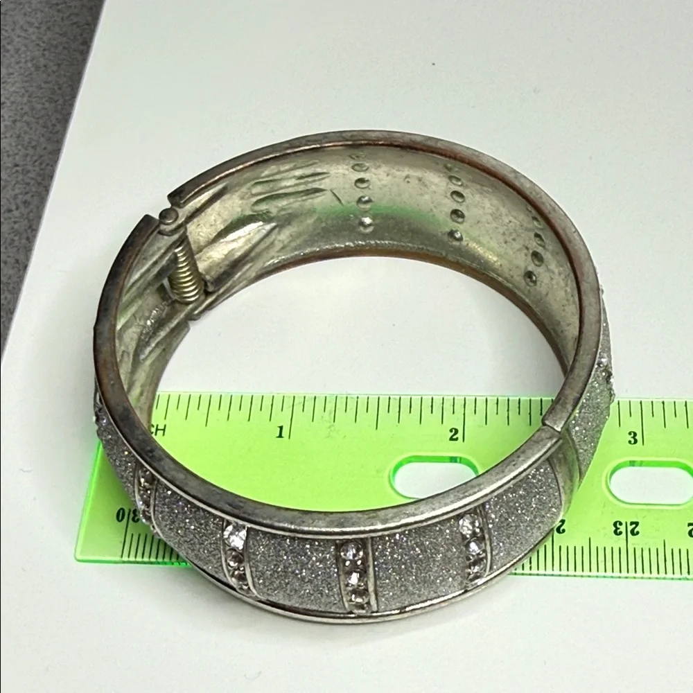 Vintage hinged Silver Glitter rhinestone clamper Bangle bracelet